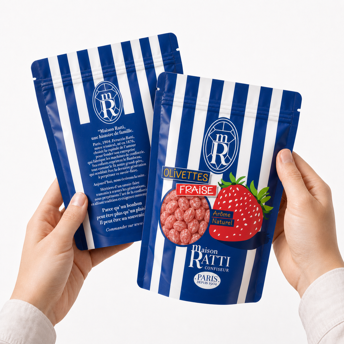 Olivette fraise de Maison Ratti, en situation, dans les mains